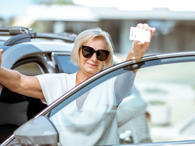 Prawo jazdy na prezent dla starszej osoby